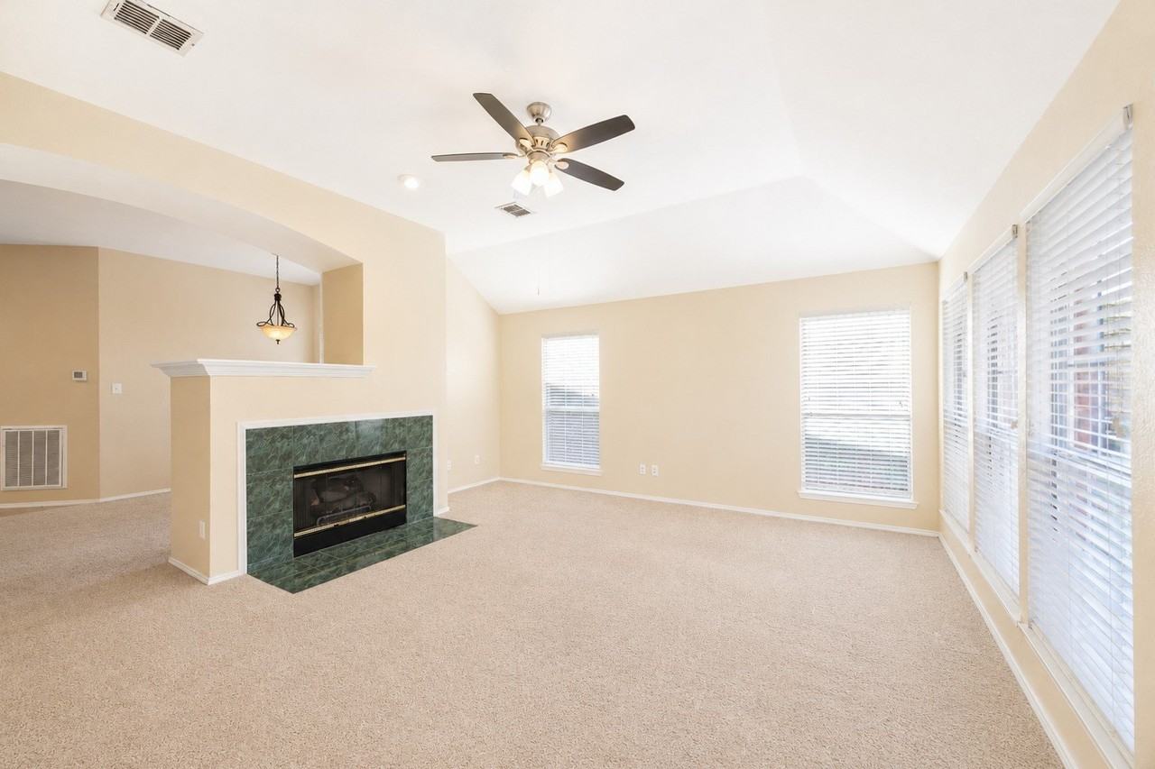 10701 Nashville Dr - Photo 2 of 37