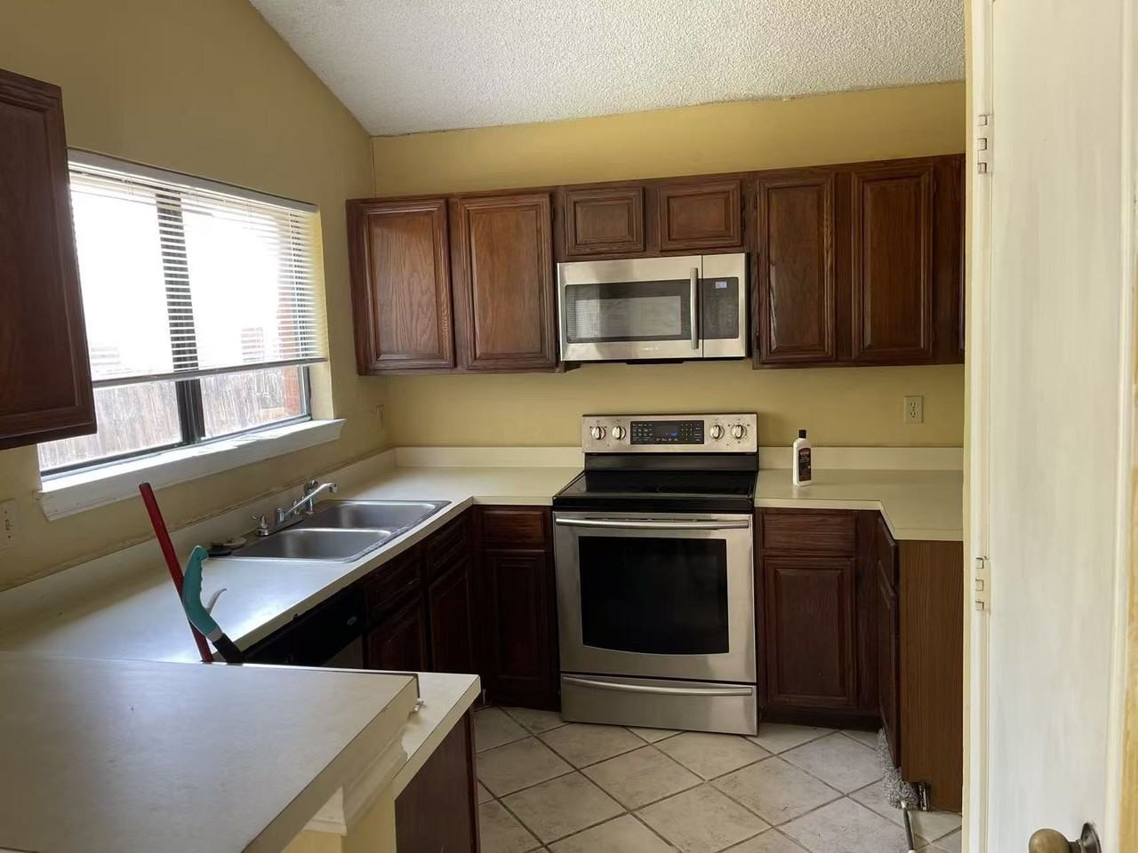 3098 Rustlewind Ln - Photo 4 of 9