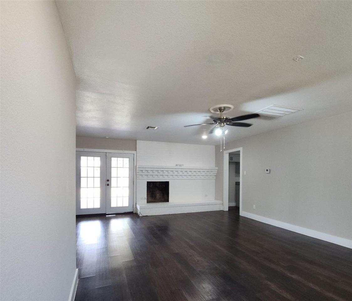 1000 La Villeta St - Photo 2 of 20