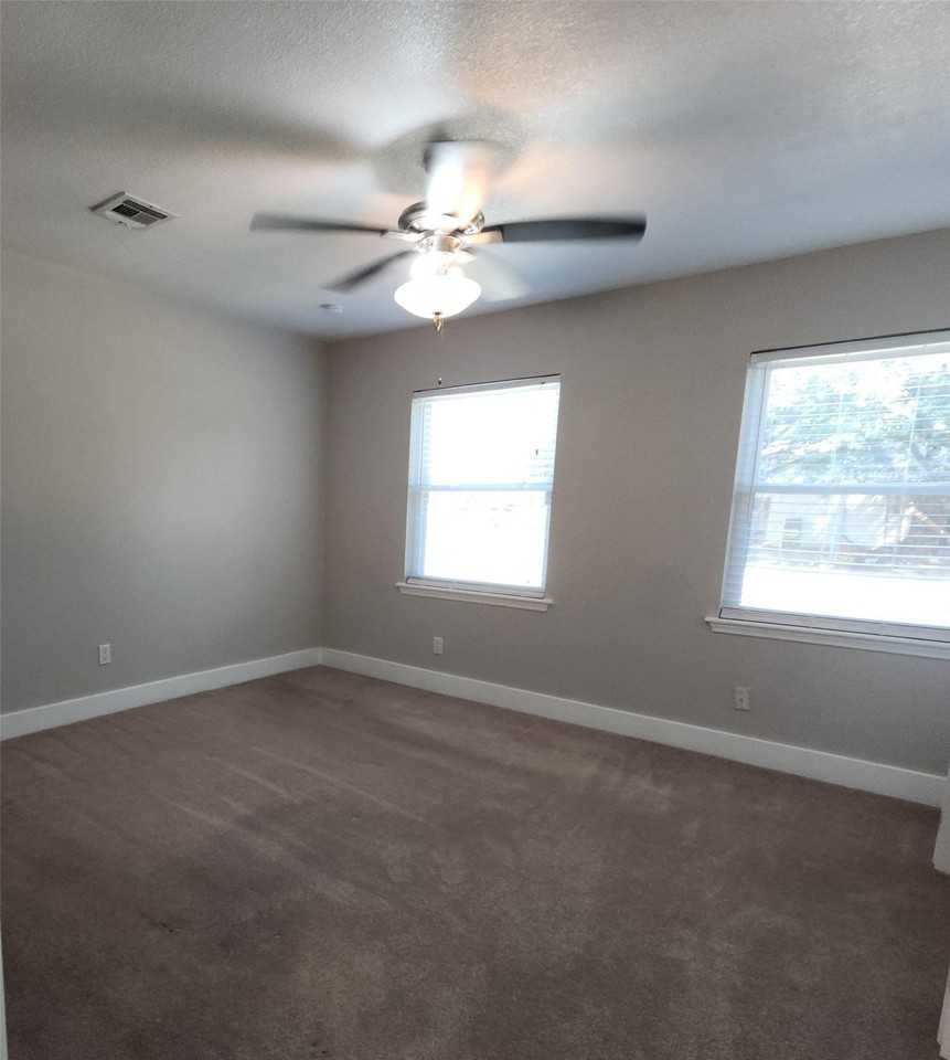 1000 La Villeta St - Photo 5 of 20