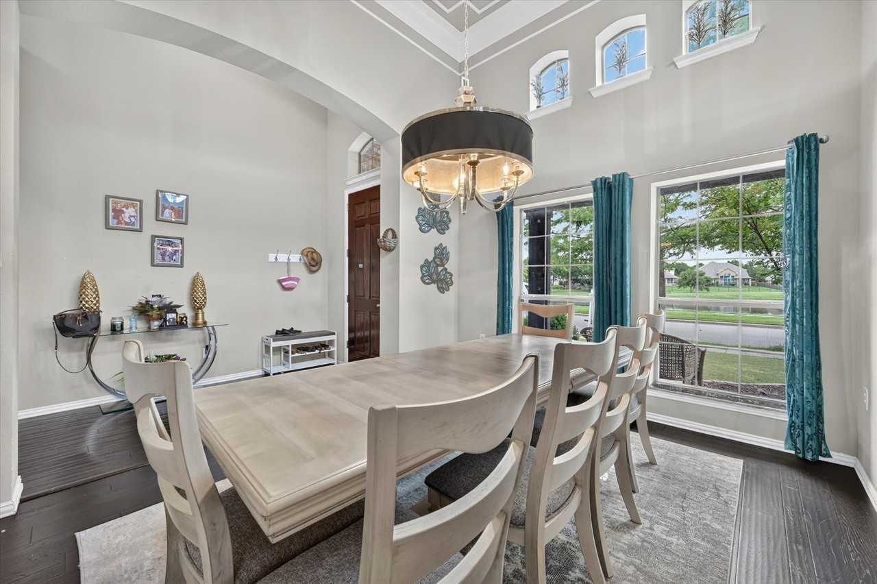 8136 Black Ash Dr - Photo 4 of 39