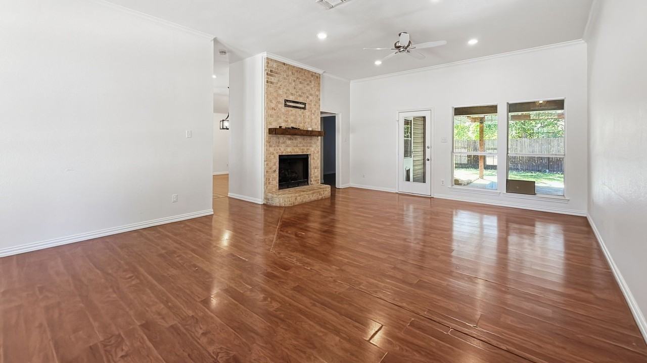 1077 Westgrove Dr - Photo 2 of 22