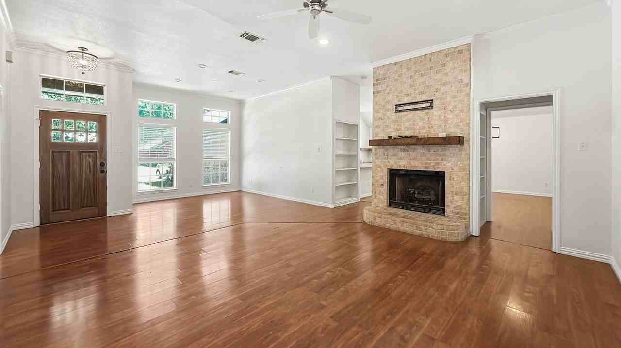 1077 Westgrove Dr - Photo 4 of 22