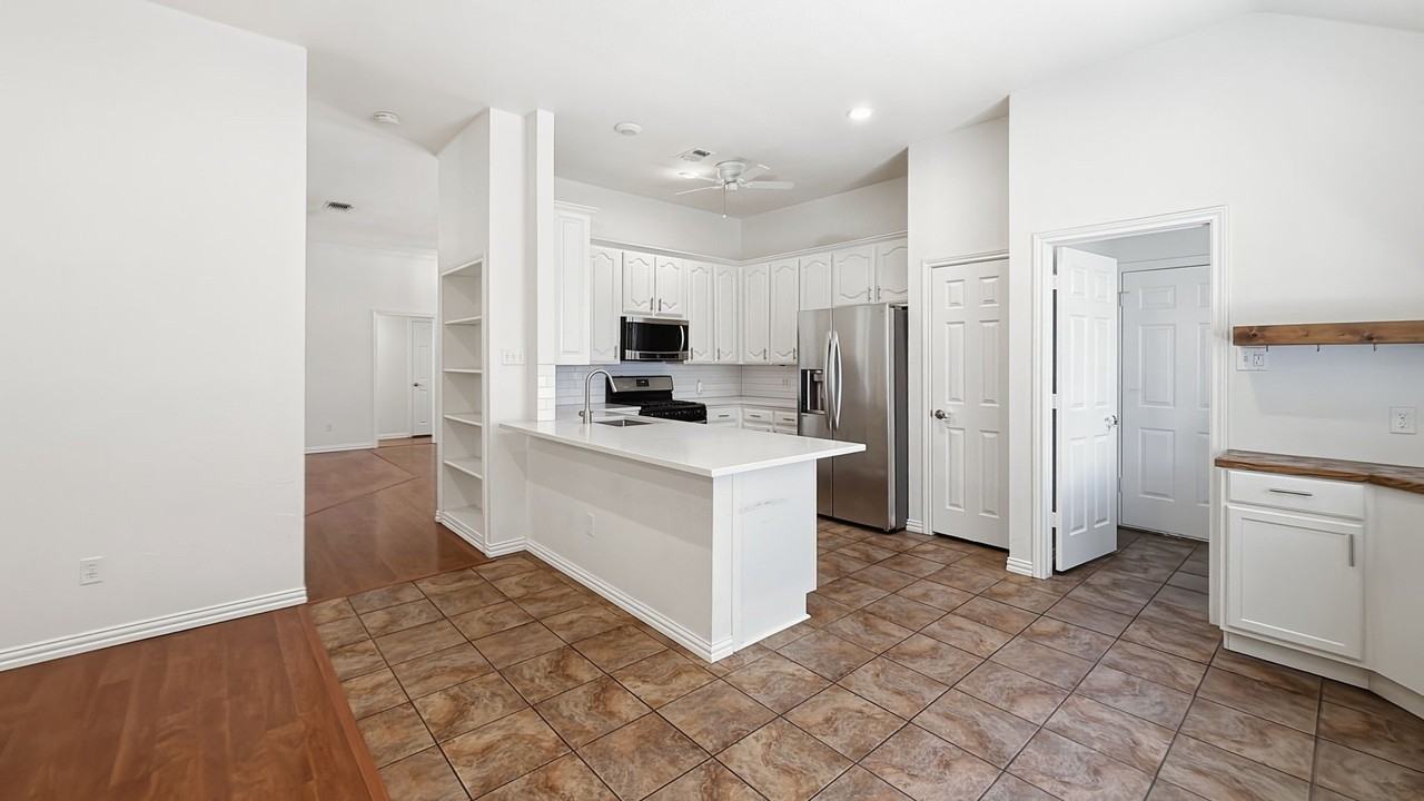 1077 Westgrove Dr - Photo 5 of 22