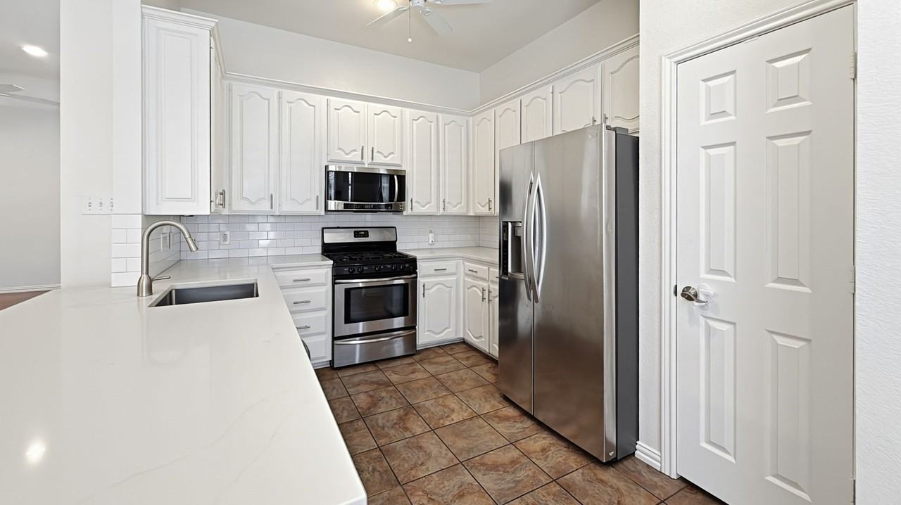 1077 Westgrove Dr - Photo 6 of 22