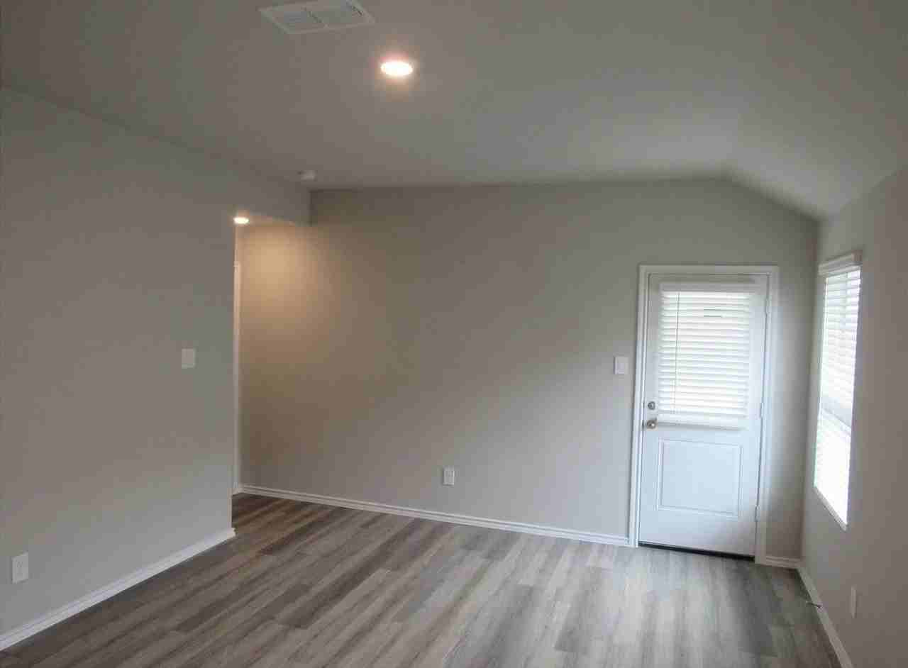 1612 Tin Roof Rd - Photo 7 of 20