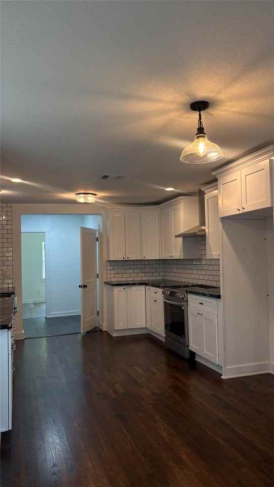 2806 Windsor Ave - Photo 4 of 14