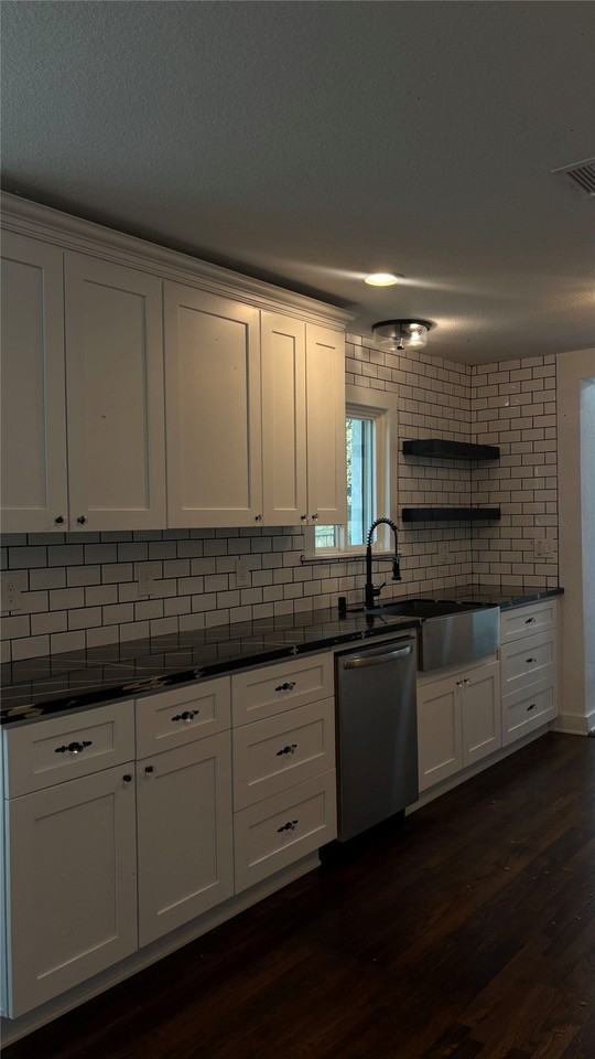 2806 Windsor Ave - Photo 5 of 14