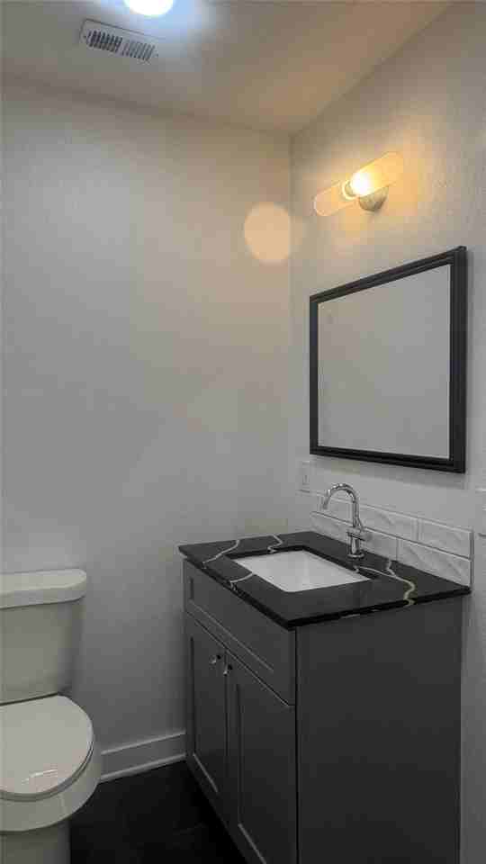 2806 Windsor Ave - Photo 7 of 14