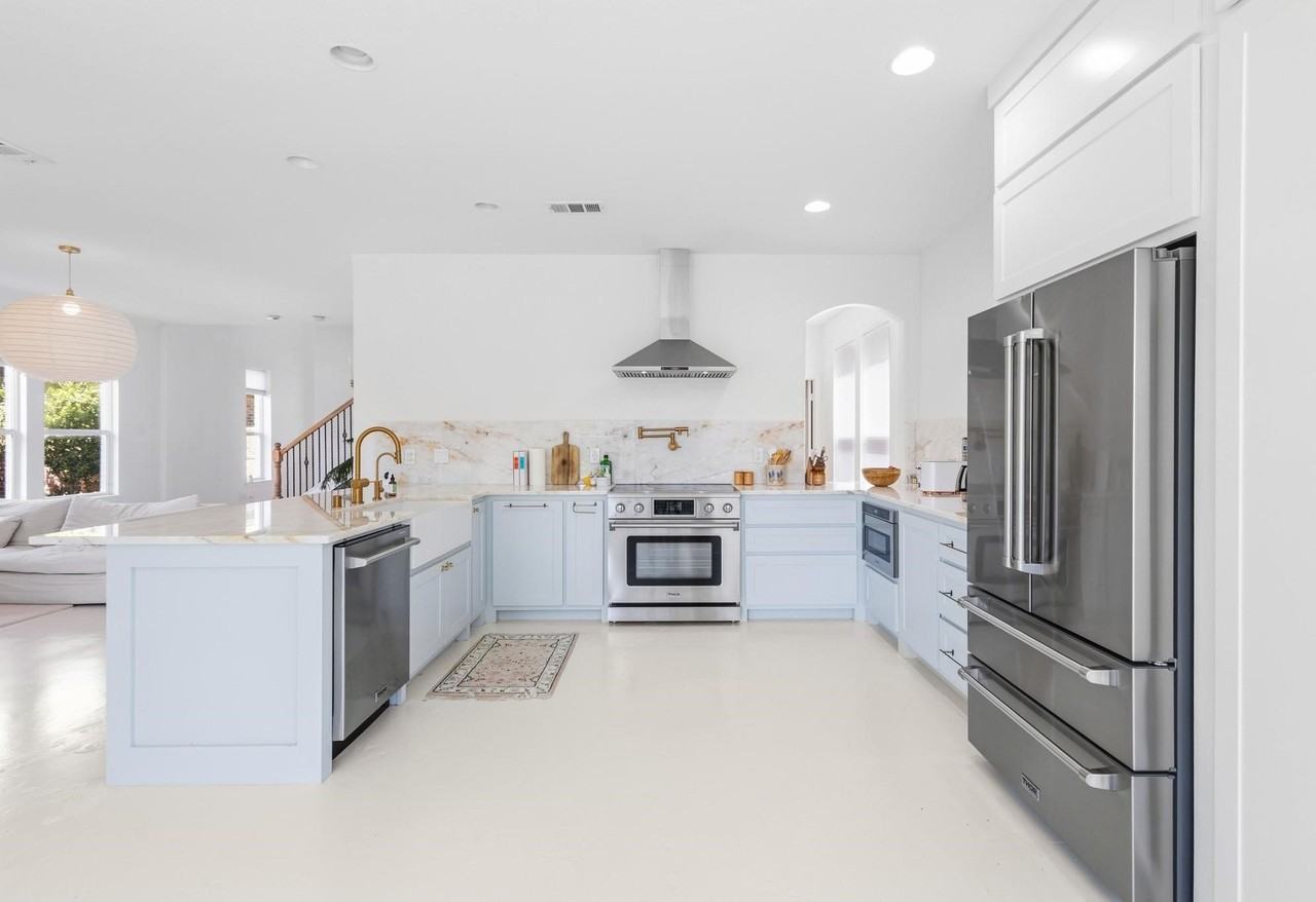 16012 Alvarado Dr - Photo 3 of 21