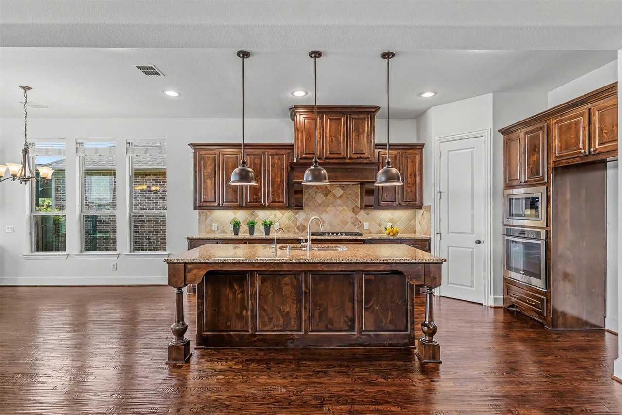 7527 Wright Dr - Photo 4 of 29
