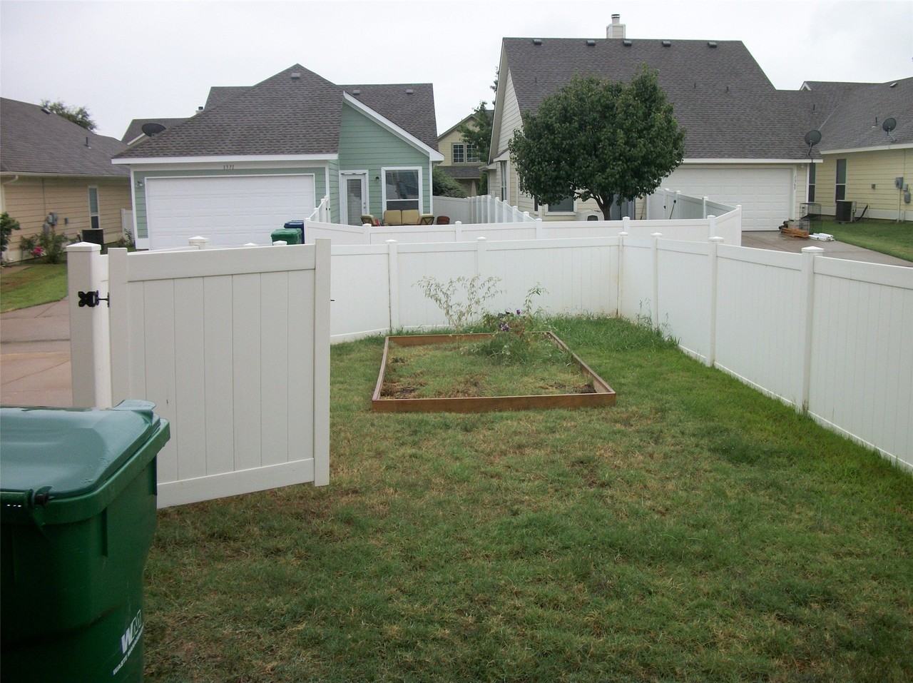 10190 Cedar Lake Dr - Photo 3 of 11
