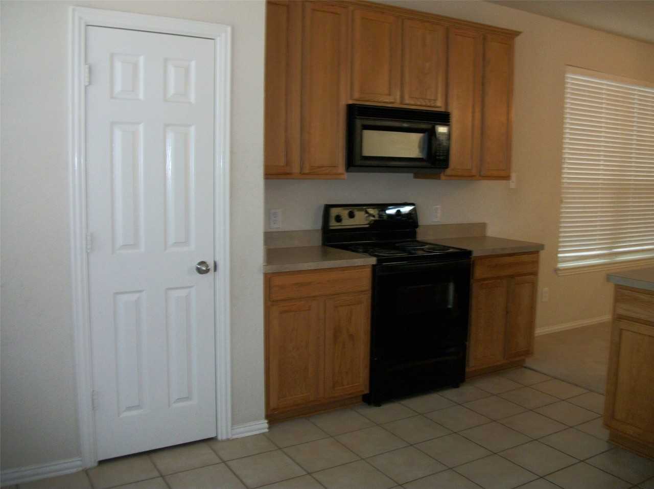 10190 Cedar Lake Dr - Photo 7 of 11