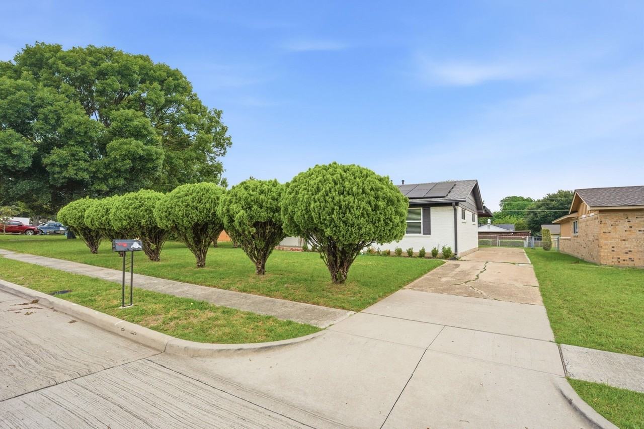 1513 Japonica Ln - Photo 2 of 28