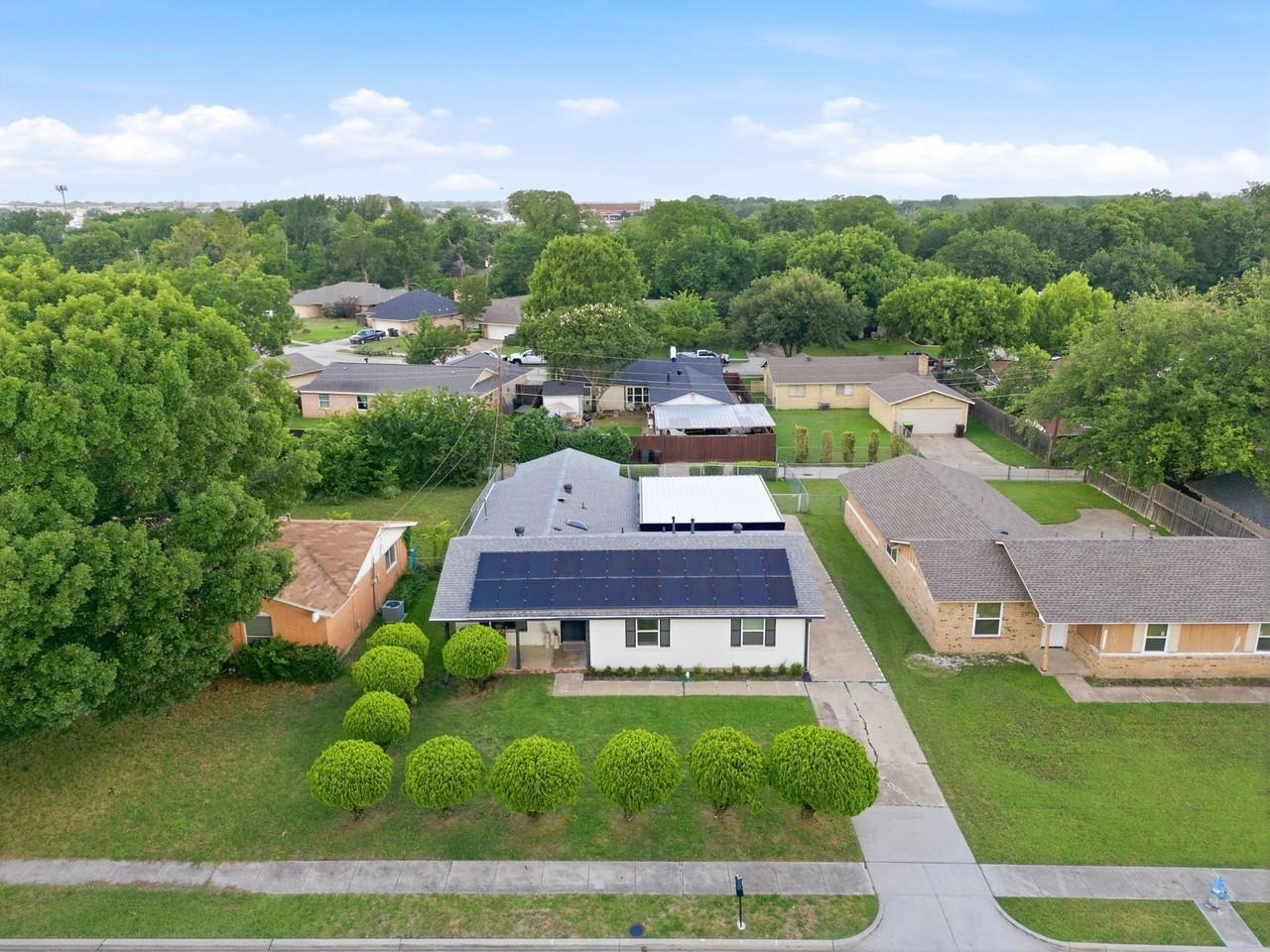 1513 Japonica Ln - Photo 3 of 28