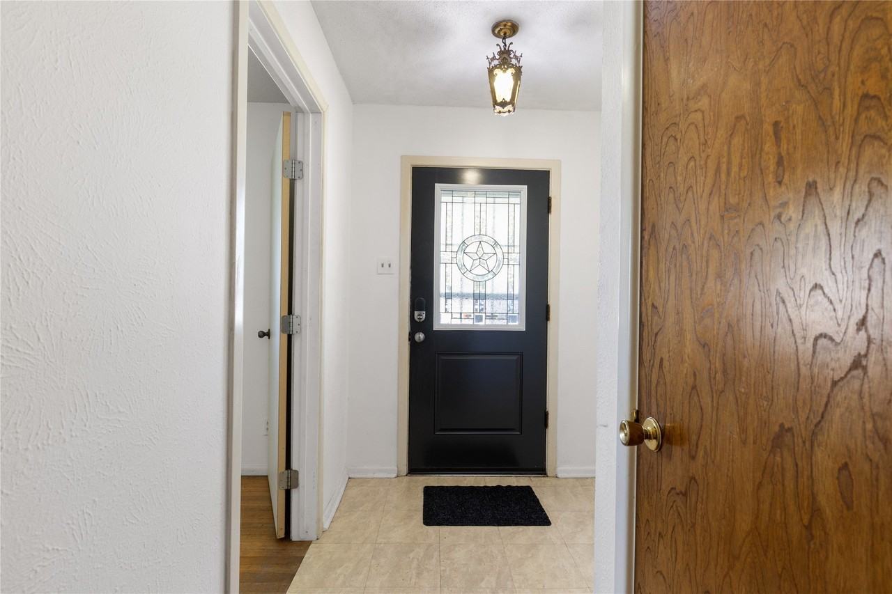 4765 Stallcup Dr - Photo 4 of 30