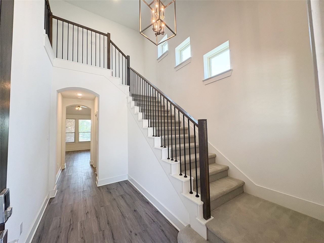 1741 Horseshoe Ln - Photo 3 of 39