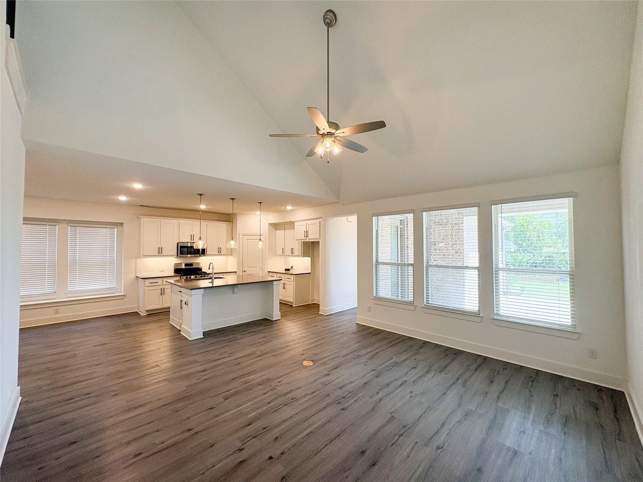 1741 Horseshoe Ln - Photo 4 of 39