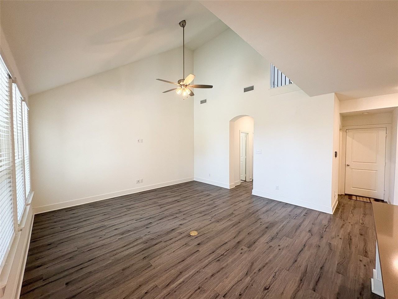 1741 Horseshoe Ln - Photo 5 of 39