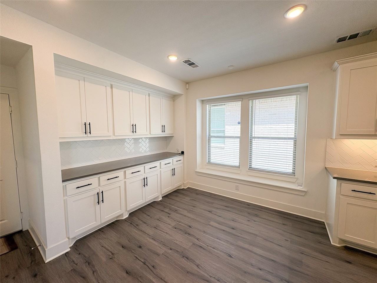 1741 Horseshoe Ln - Photo 7 of 39