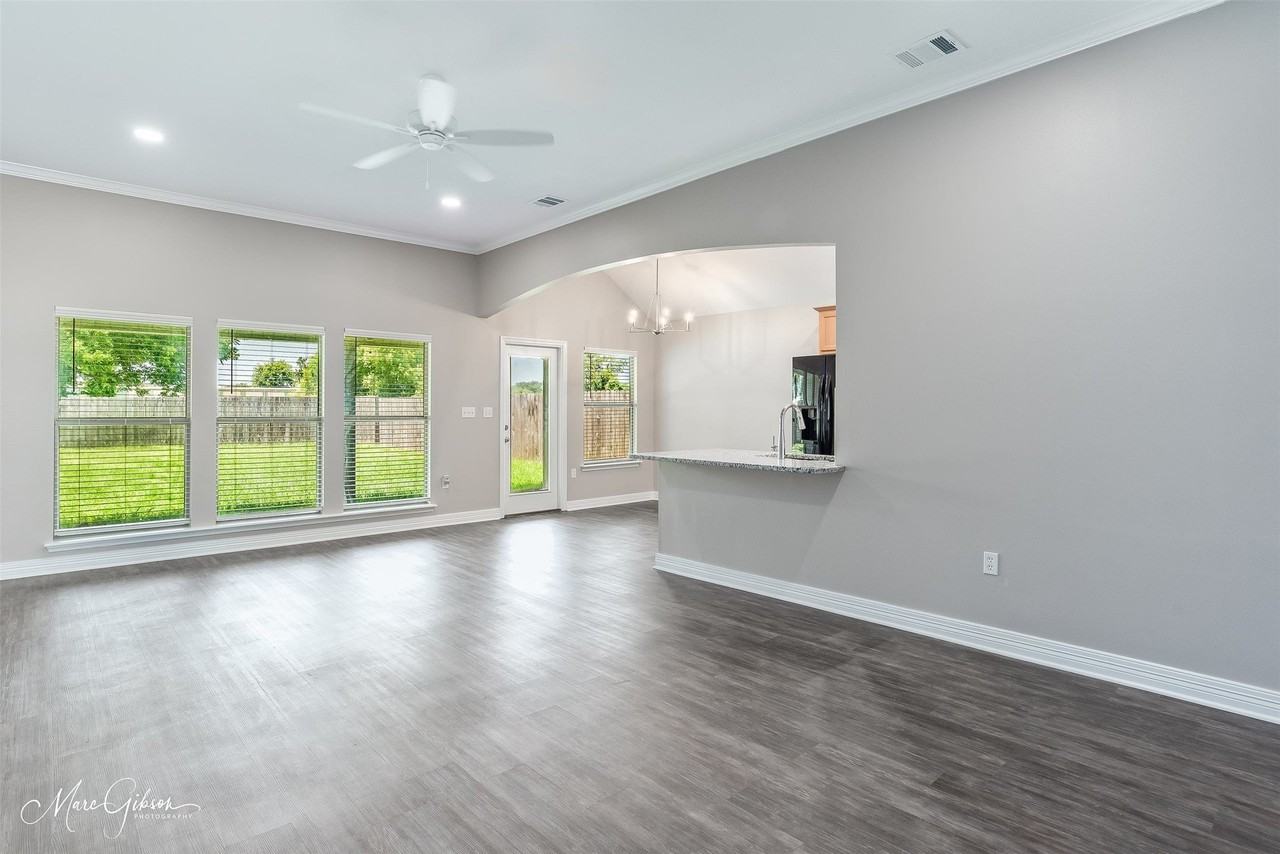 3287 Grand Lake Dr - Photo 3 of 18