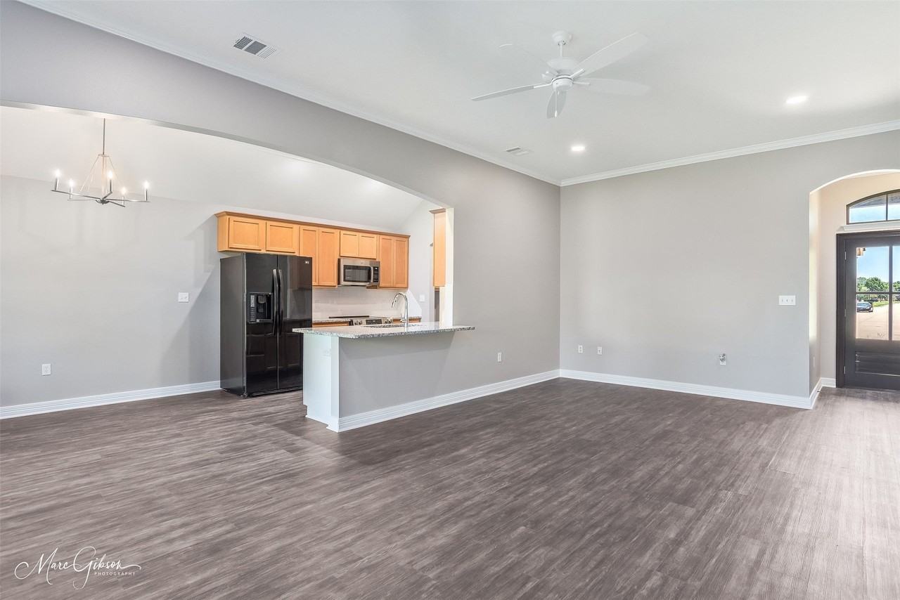 3287 Grand Lake Dr - Photo 4 of 18
