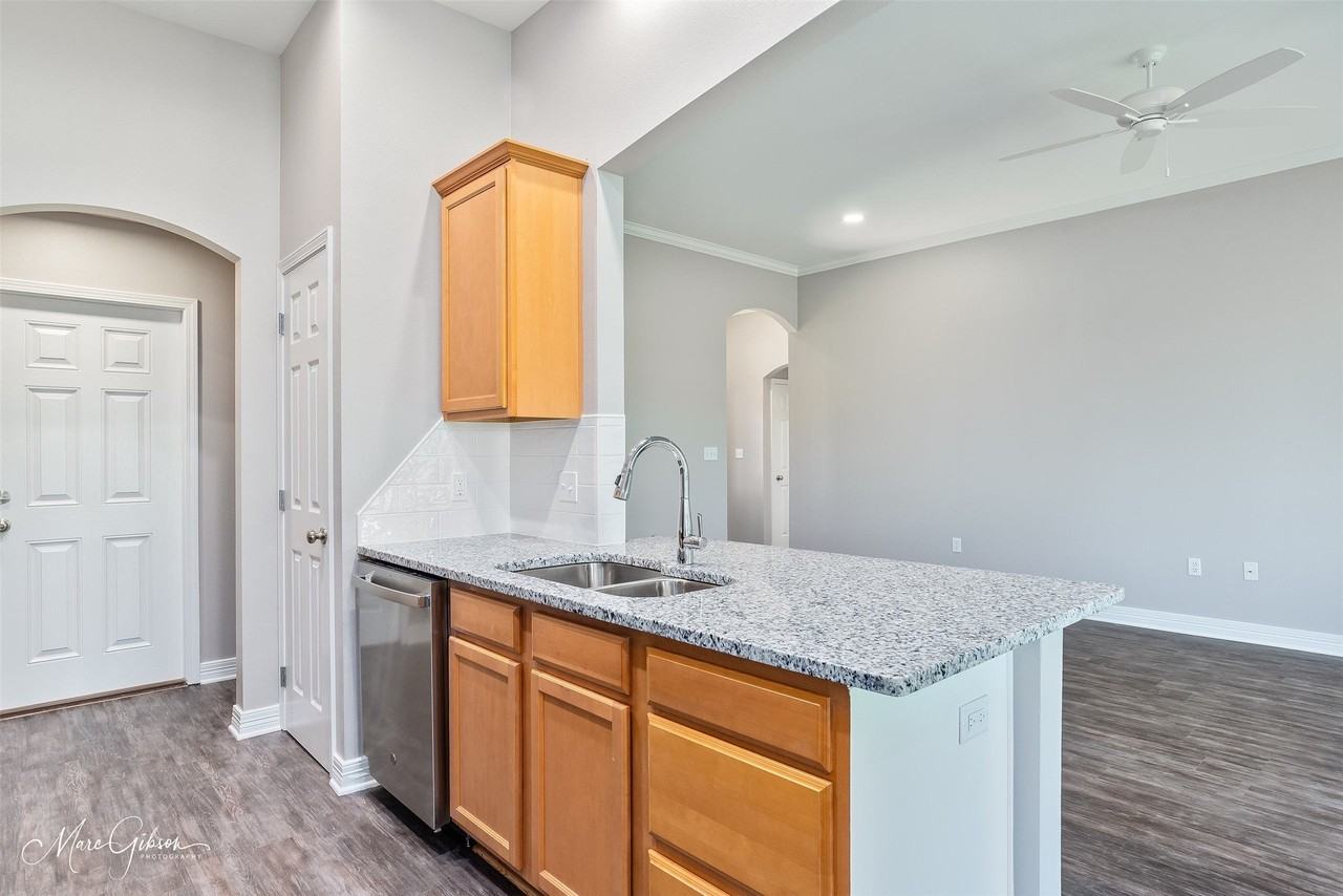 3287 Grand Lake Dr - Photo 6 of 18