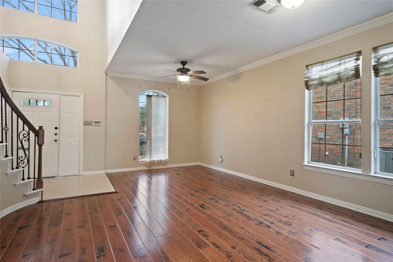 3777 Meadowcreek Cir - Photo 5 of 26