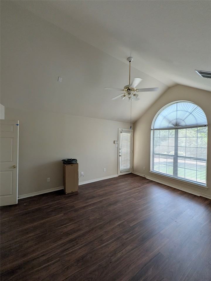3101 Wareham Ln - Photo 2 of 8