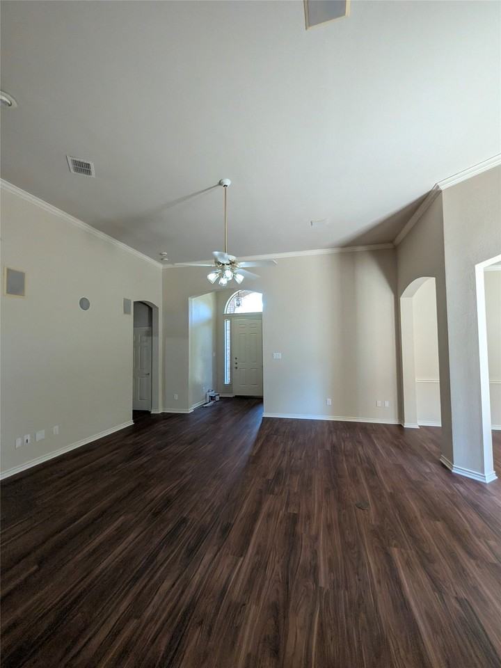 3101 Wareham Ln - Photo 4 of 8