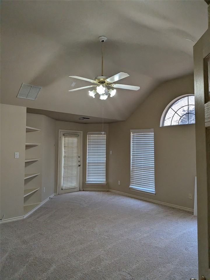 3101 Wareham Ln - Photo 6 of 8