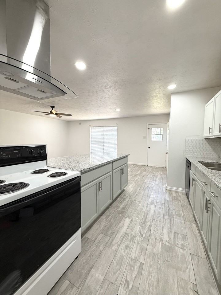 545 Oldbridge Dr - Photo 5 of 18
