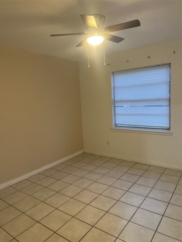 12125 Bellafonte Dr - Photo 3 of 18