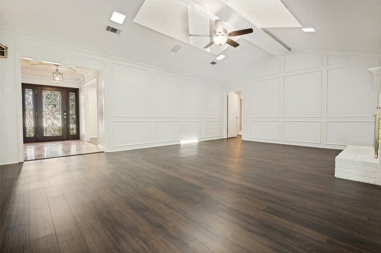 805 Crowley Rd - Photo 6 of 28