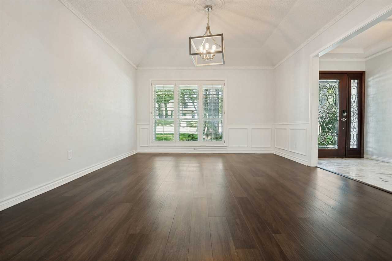 805 Crowley Rd - Photo 7 of 28