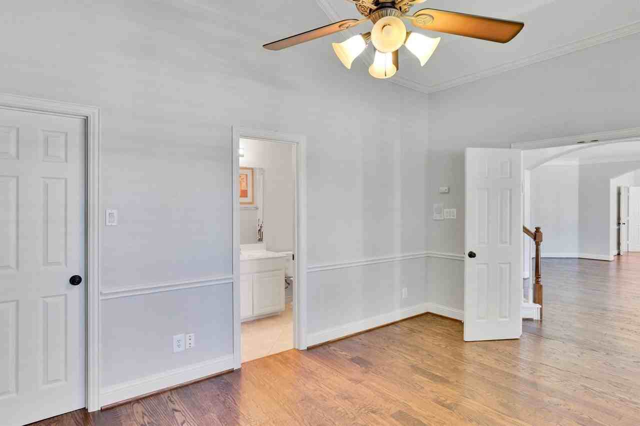 4017 Saltburn Dr - Photo 7 of 40