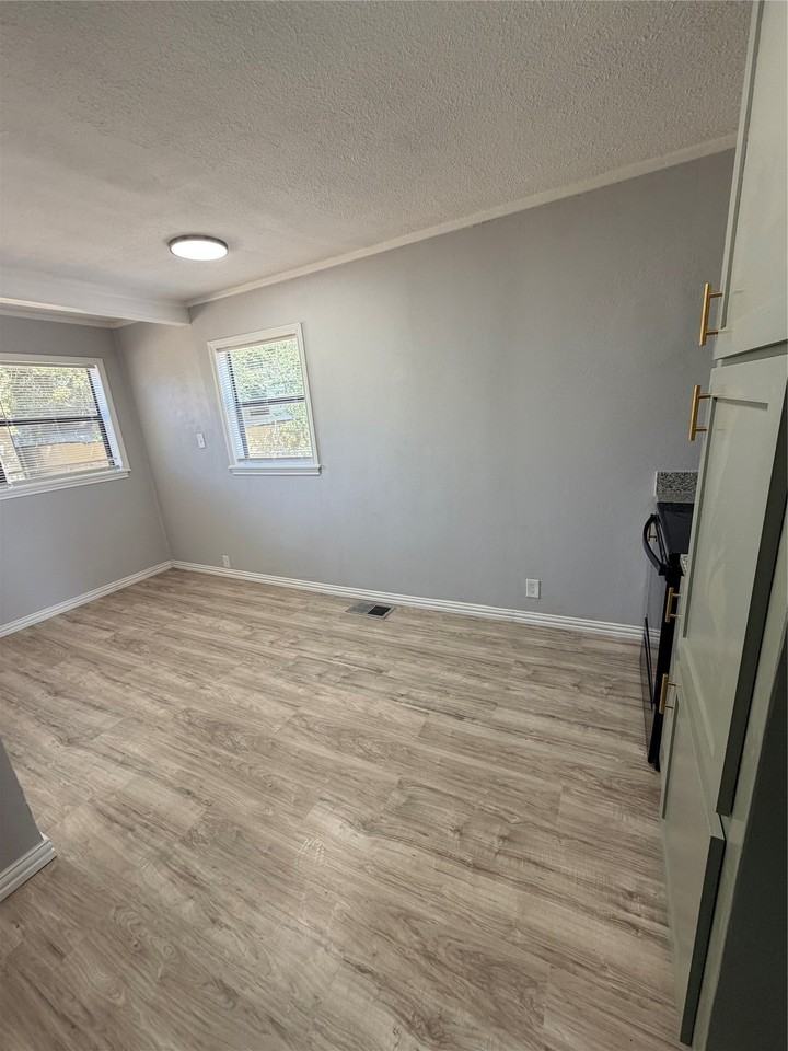 3004 Haynie St - Photo 6 of 27