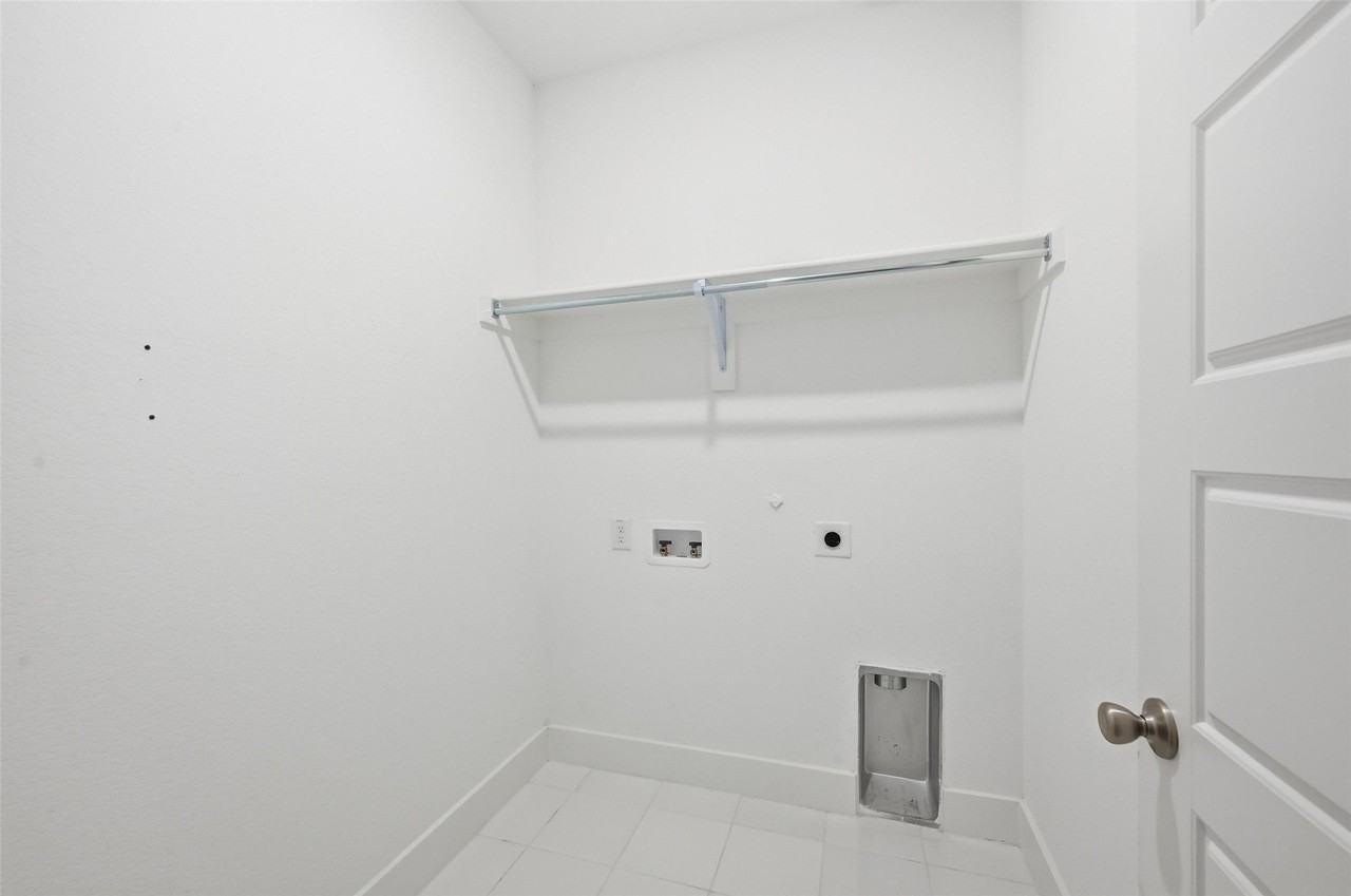 3008 Armstrong Ave - Photo 6 of 30