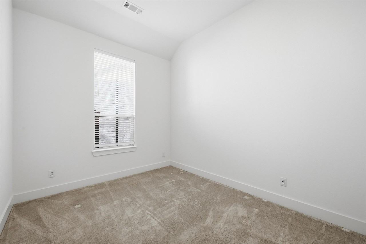 3008 Armstrong Ave - Photo 7 of 30