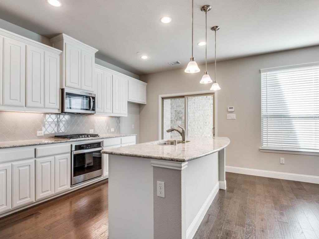 409 Carnaby Ct - Photo 4 of 14