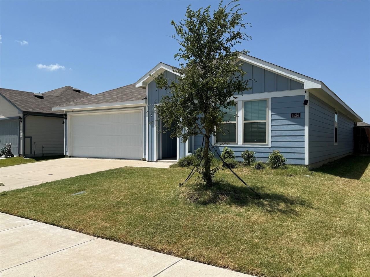6534 Whitecap Dr - Photo 2 of 18