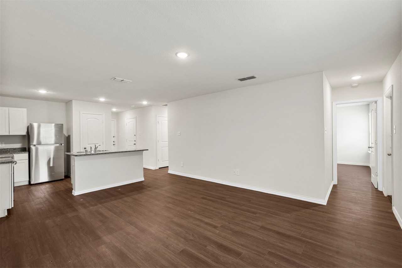 2208 Sayle St - Photo 2 of 19