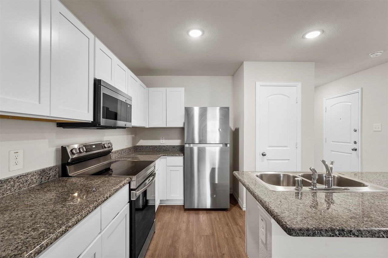 2208 Sayle St - Photo 5 of 19