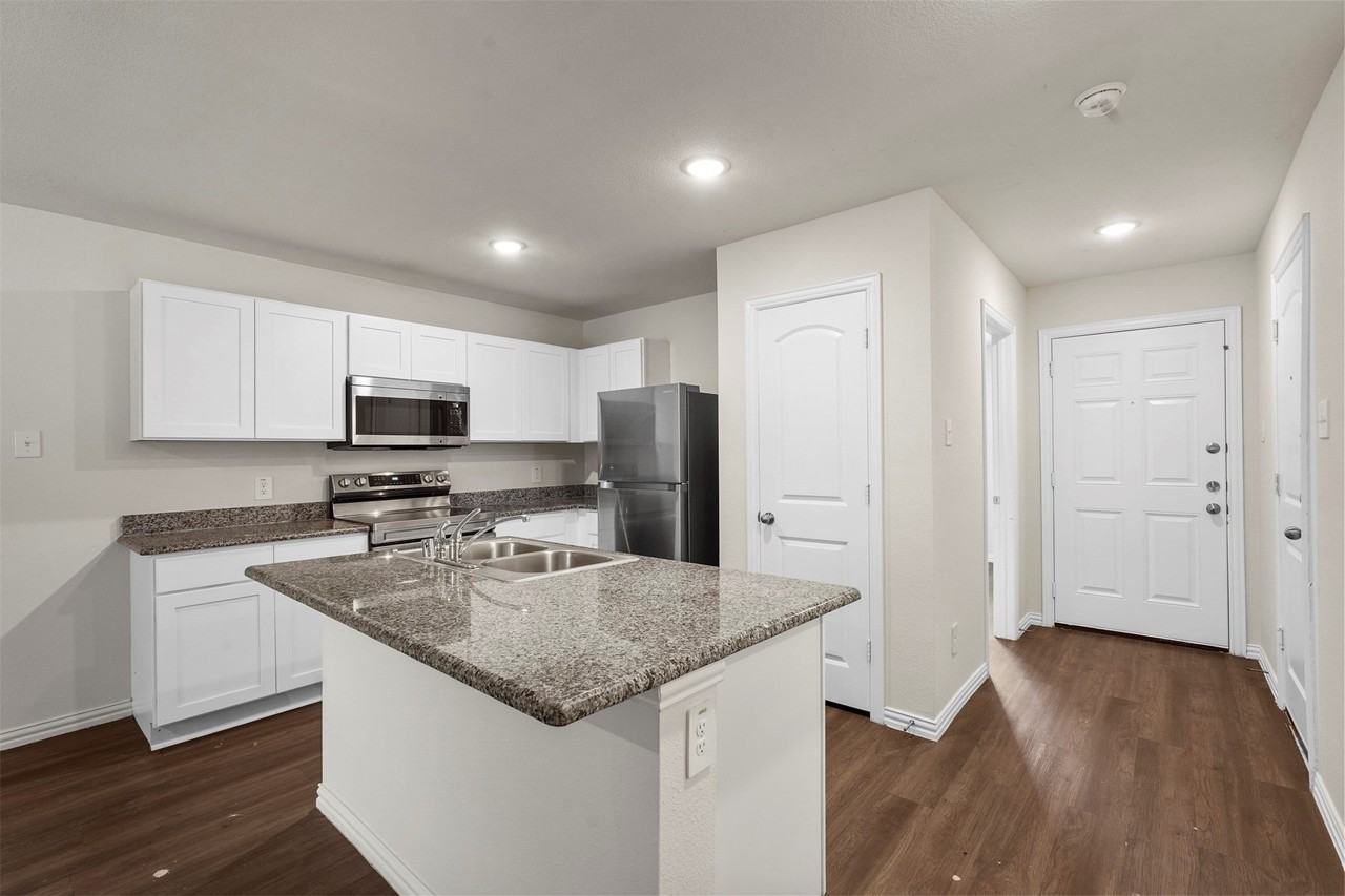 2208 Sayle St - Photo 7 of 19