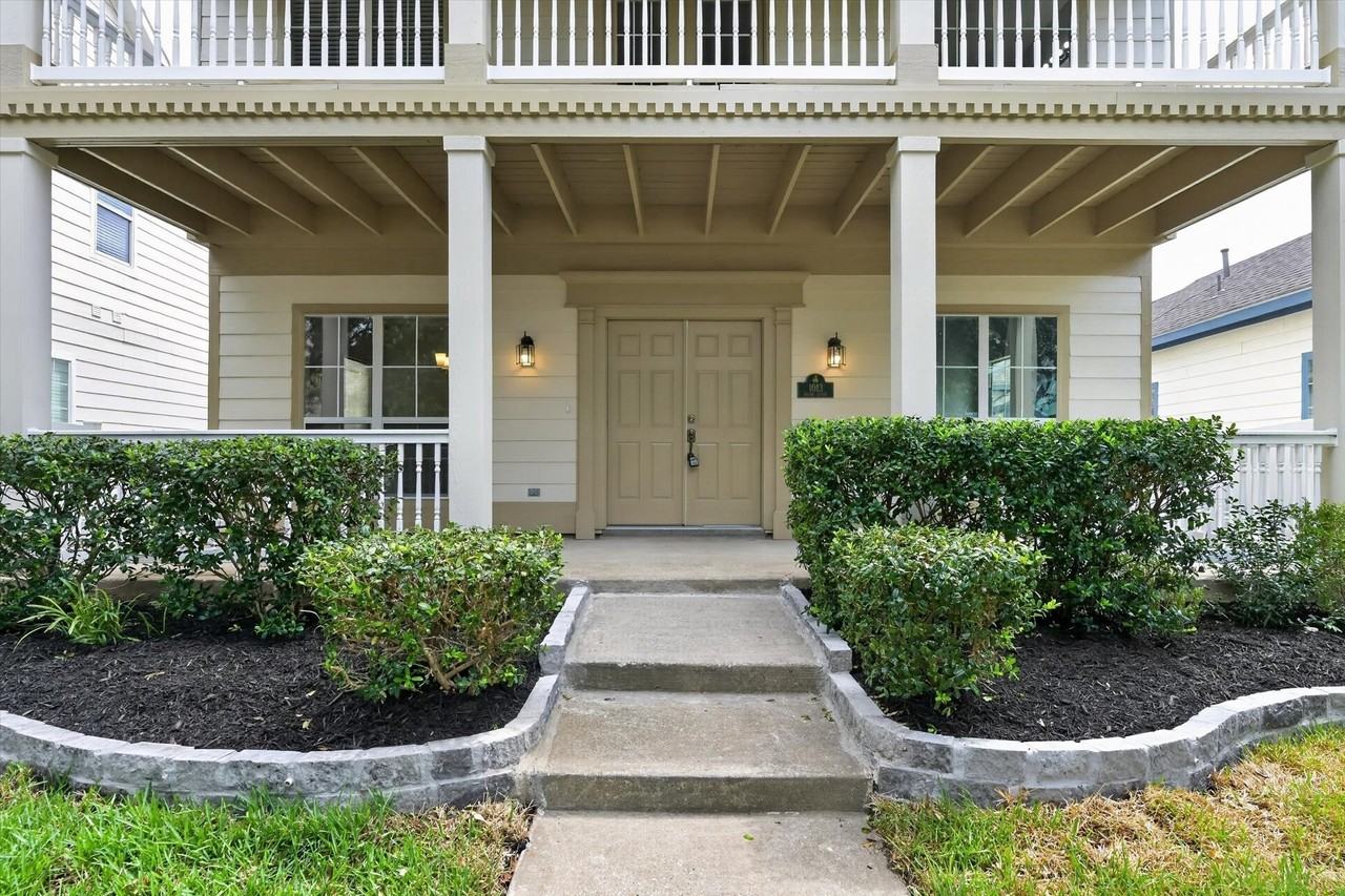1013 Wenk Dr - Photo 2 of 40