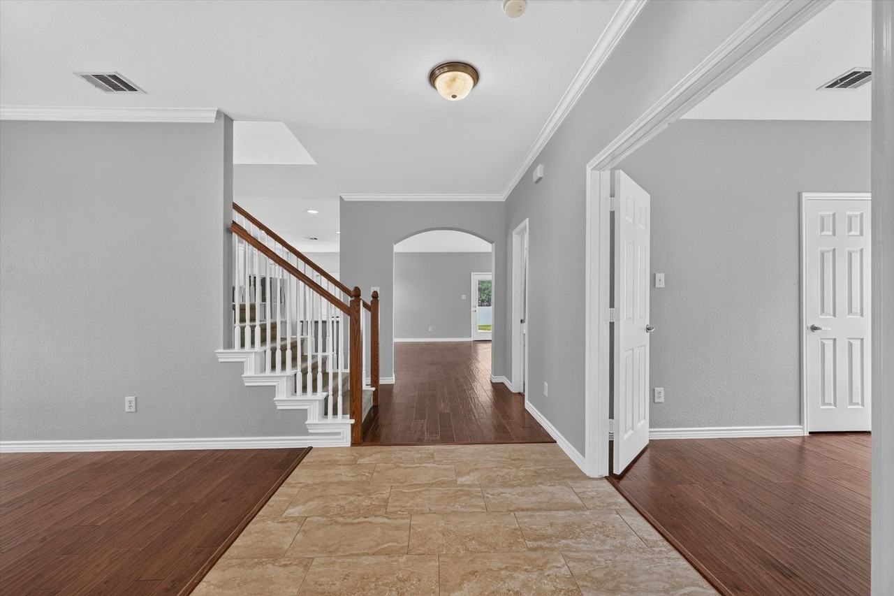 1013 Wenk Dr - Photo 3 of 40