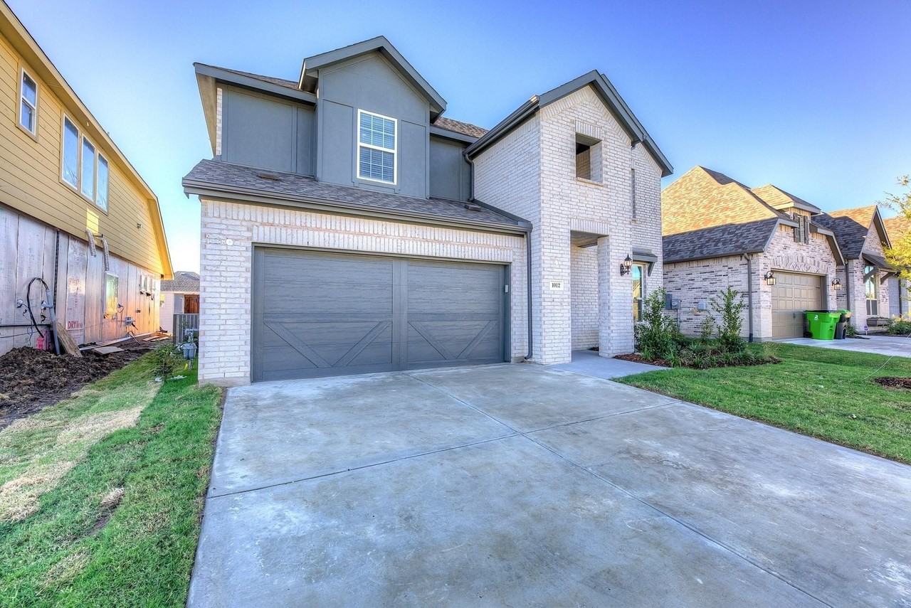 1012 Rosebay Dr - Photo 2 of 36