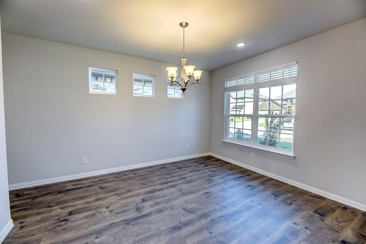 1012 Rosebay Dr - Photo 5 of 36