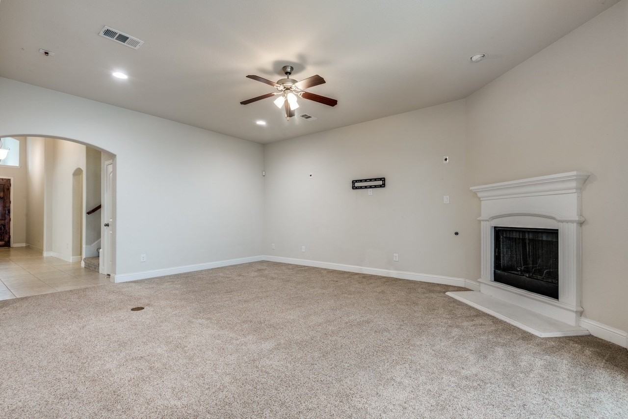 813 Warwick Blvd - Photo 5 of 25