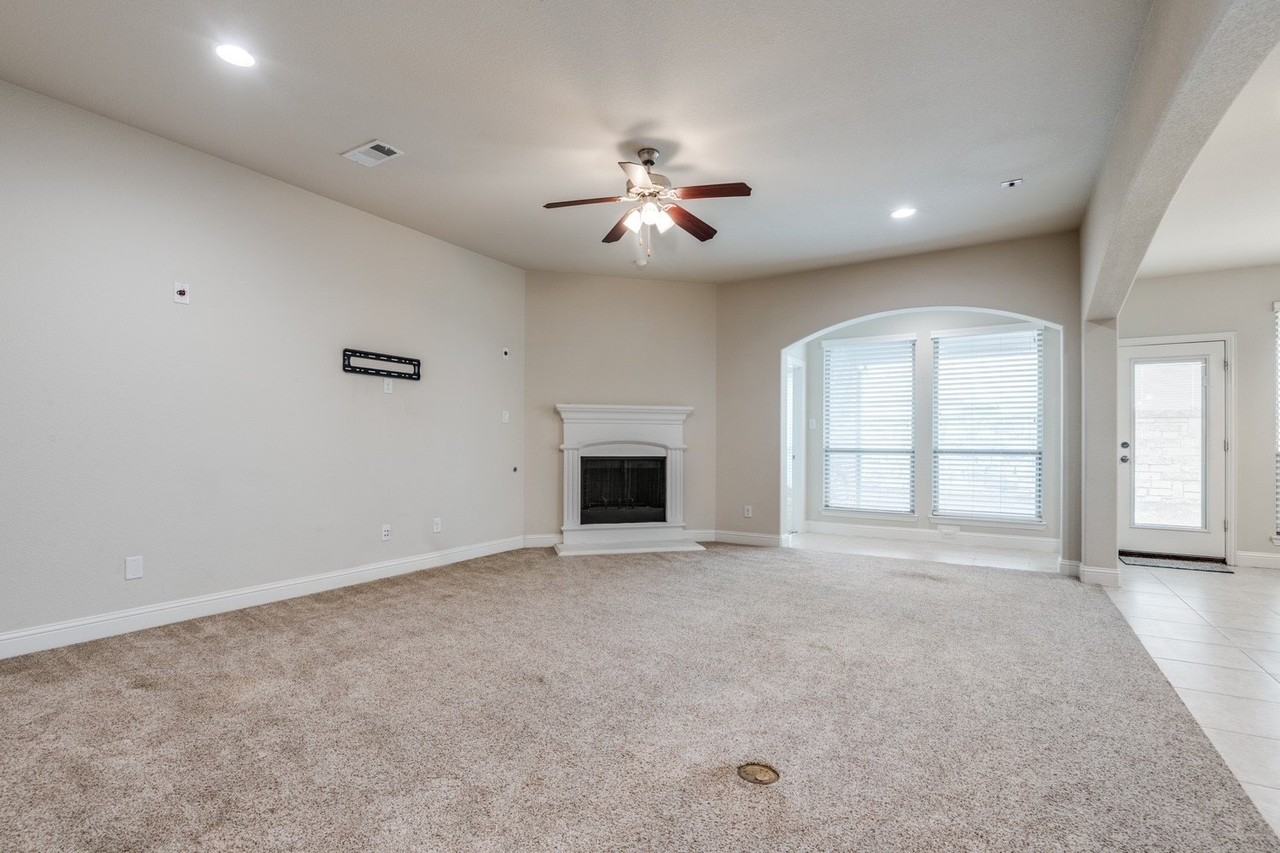 813 Warwick Blvd - Photo 6 of 25
